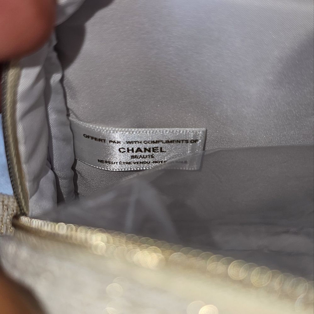 Chanel Beige/Cream and Gold Crossbody Bag with Gold Chain - Picture 4 of 4